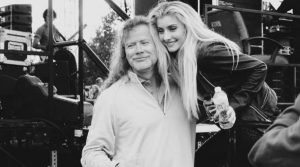 Ο Dave Mustaine μαζί με την κόρη του Electra διασκευάζουν Beatles!