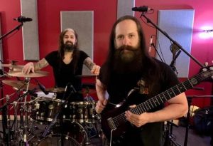Read more about the article Συνεργασία του John Petrucci με τον Mike Portnoy!