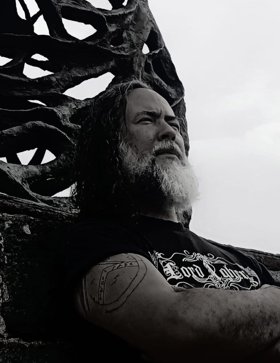 LORD AGHEROS returns with a new video for the song “The Walls Of Nowhere”.