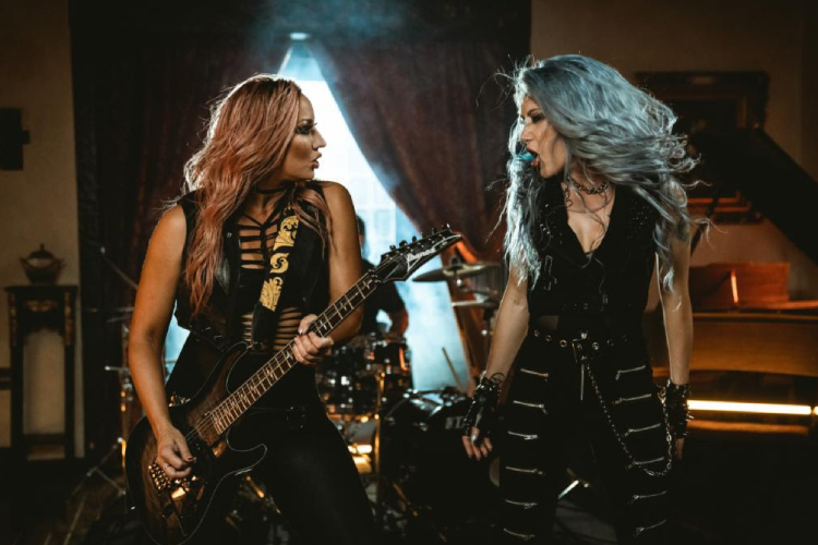 Read more about the article Nita Strauss releases new single “The Wolf You Feed” featuring ARCH ENEMY’s Alissa White-Gluz!