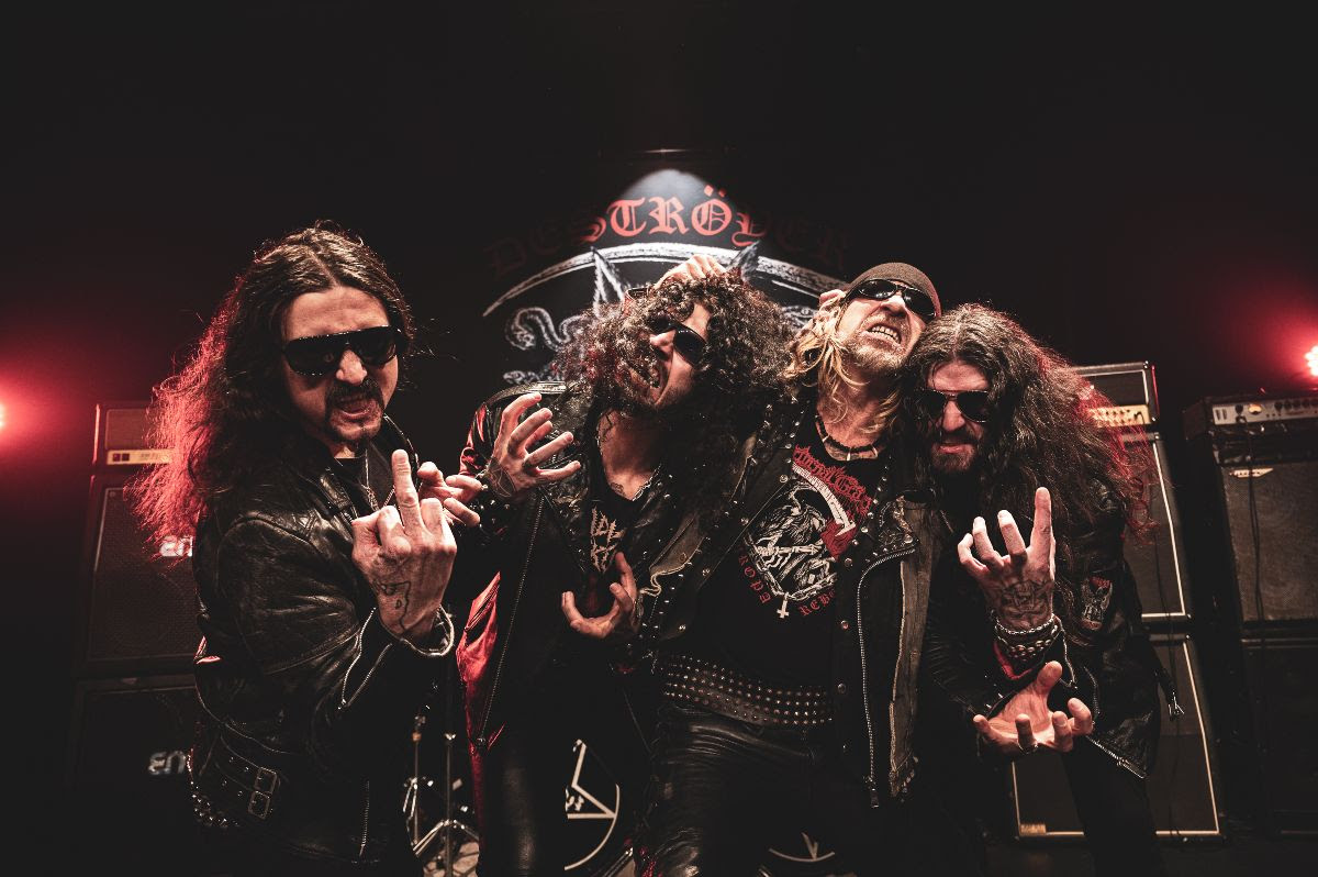 Read more about the article Οι DESTRÖYER 666 παρουσιάζουν το νέο τους άλμπουμ «Never Surrender» εν όψει της ημερομηνίας κυκλοφορίας του.