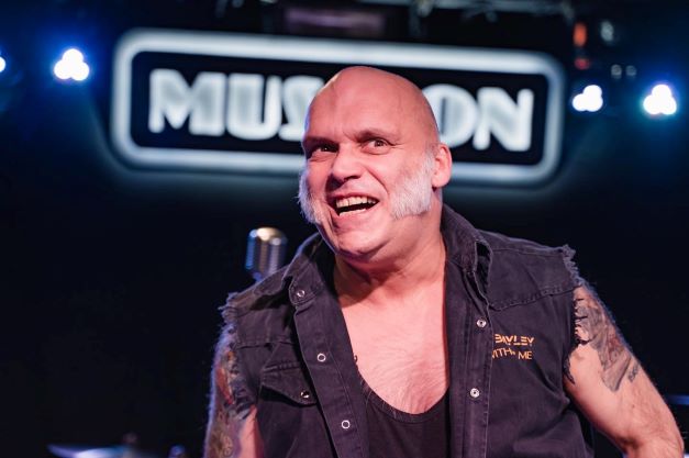 Read more about the article Ex-IRON MAIDEN vocalist Blaze Bayley suffers heart attack.