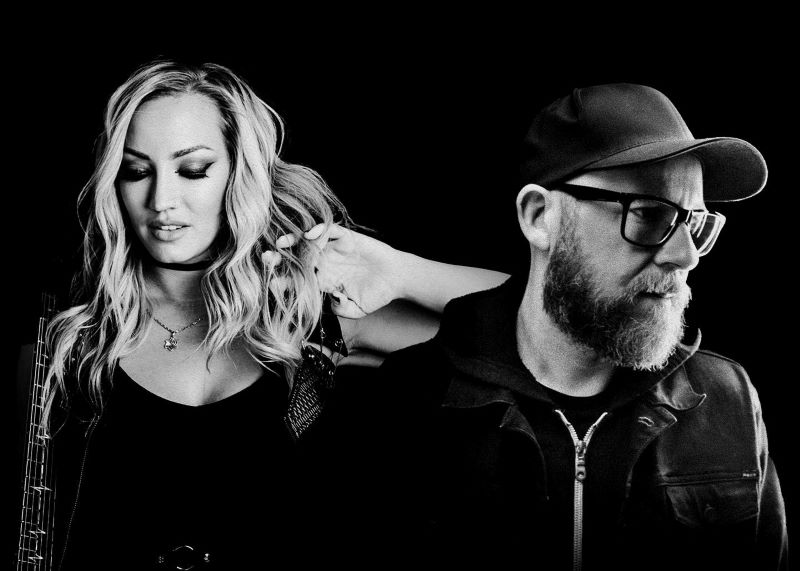 Read more about the article Nita Strauss release new single “The Golden Trail” featuring IN FLAMES’ Anders Fridén.